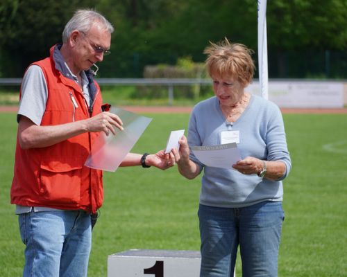 Scheunemann erhält Goldene Ehrennadel